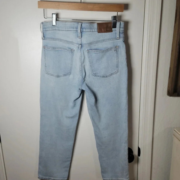 Madewell Mid-Rise Classic Straight Jeans in Wellingford Wash | Size 25P - Picture 7 of 10